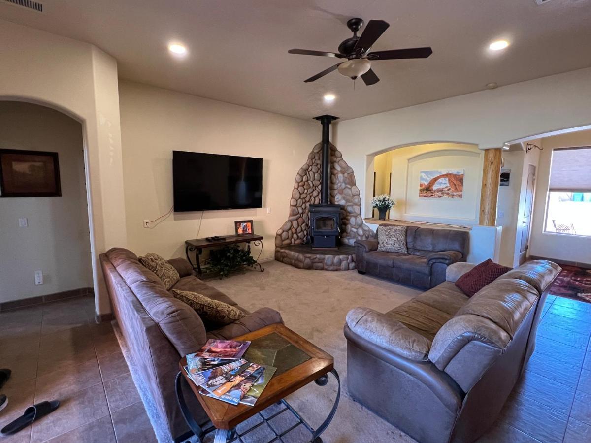 Spacious Home Page Extérieur photo